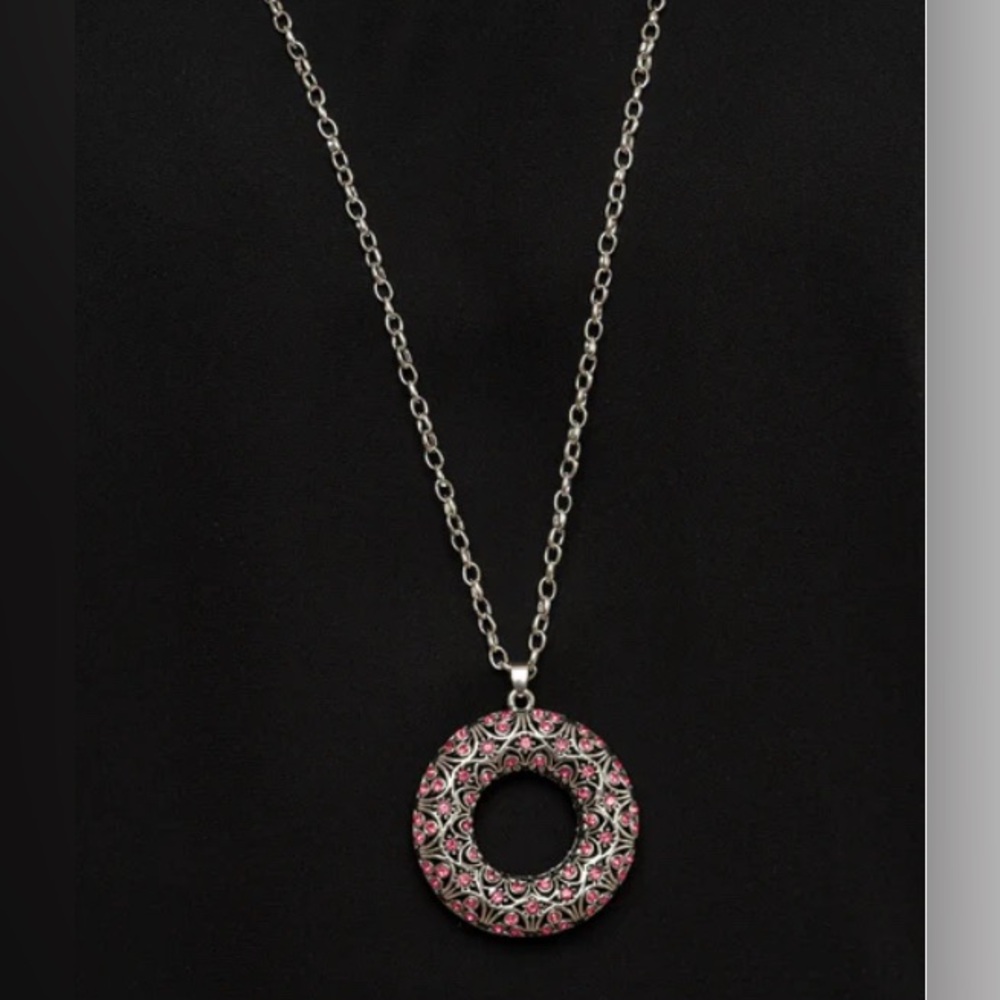 Paparazzi Wintry Wreath Pendant Necklace and Earrings Set